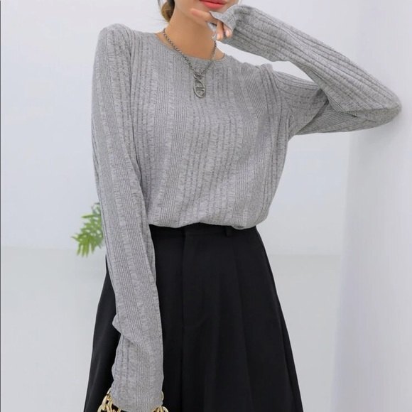 DAZY Shein Grey Ribbed Knit Round Neck Long Sleeved Tee Sweater - Picture 2 of 5